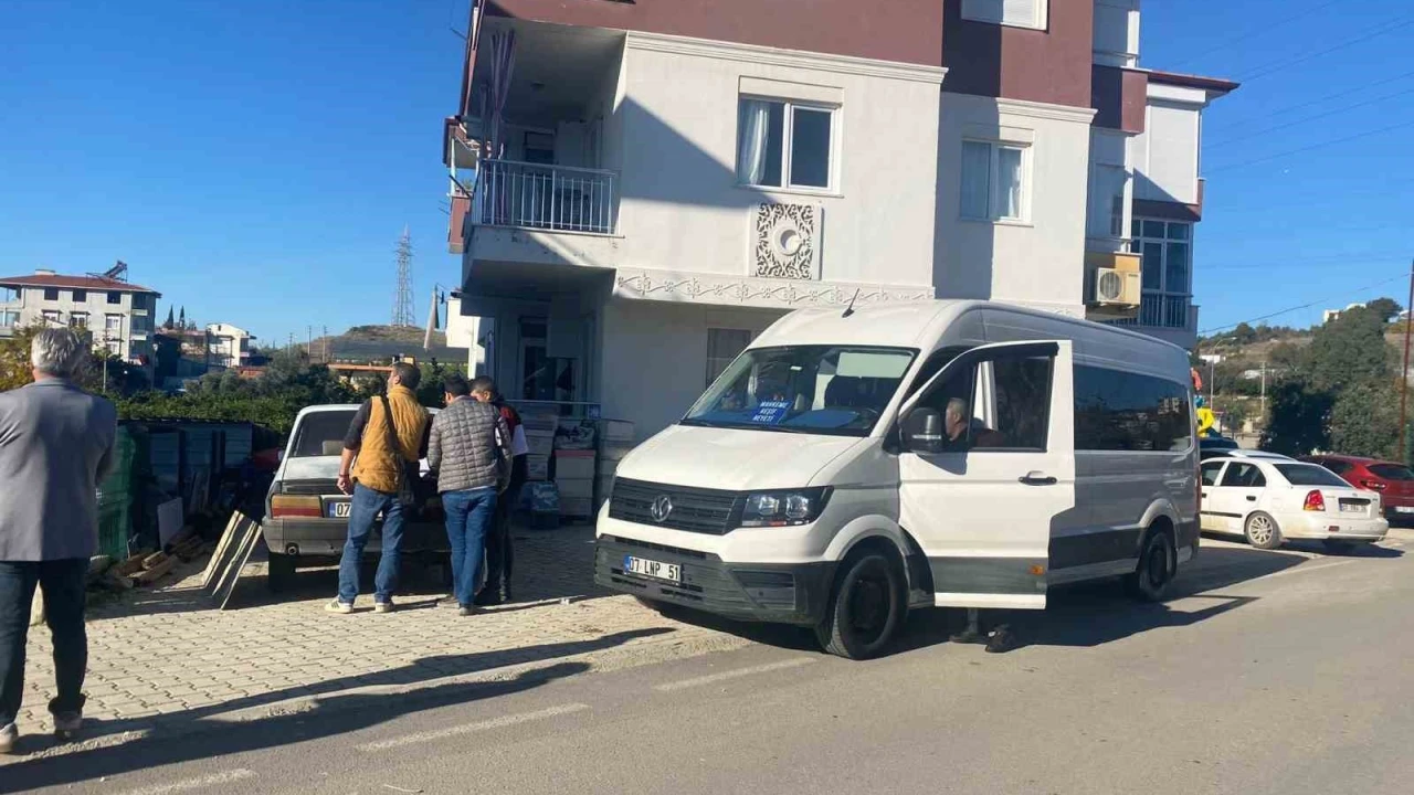 �atlaklar olu�an evde diken �st�nde hayat