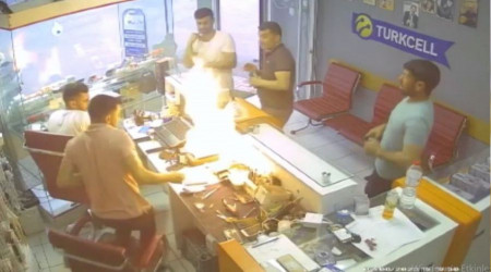 Cep telefonu bomba gibi patladı
