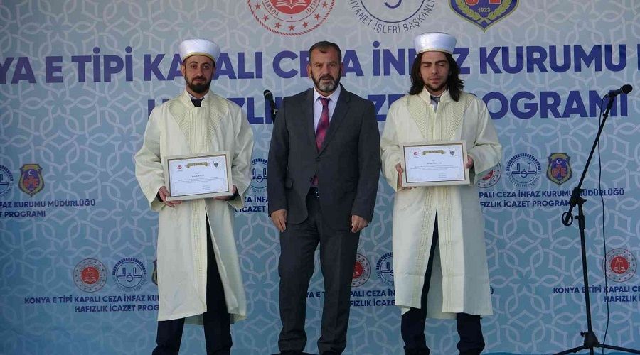 Cezaevinde hafız olup, icazet aldılar