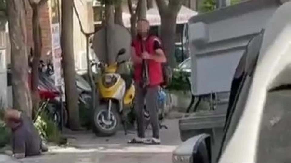Cezaevinden çıkıp husumetlisini yaraladı, polis gelene kadar başında bekledi