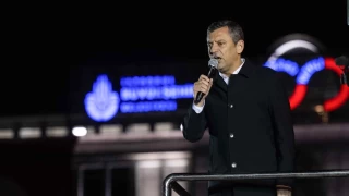 CHP Genel Başkanı Özel, İBB binası önünde toplananlara hitap etti