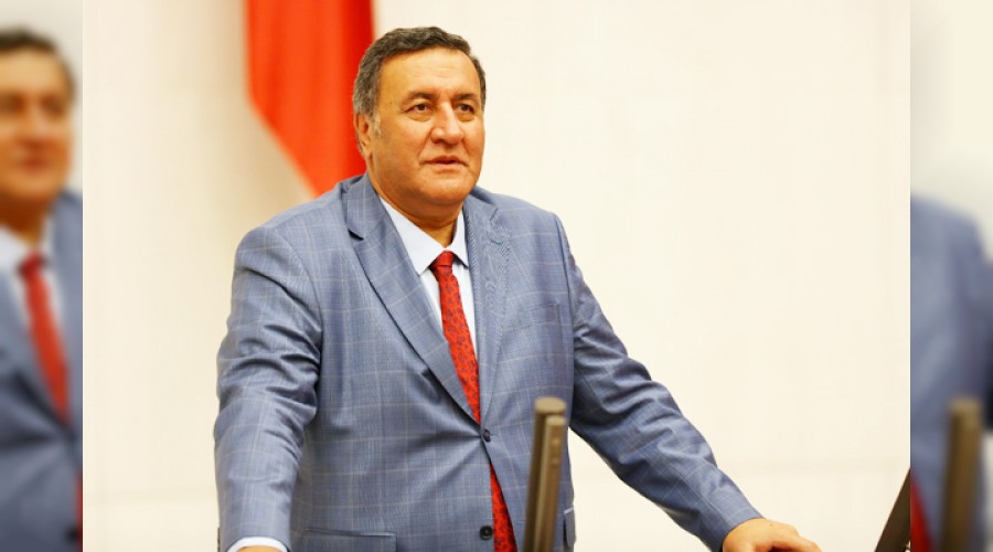 �ift�i en b�y�k zulm� g�r�yor