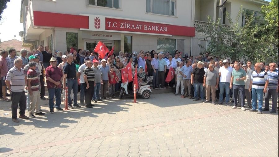 �ift�iler bankan�n ta��nma karar�na tepki g�sterdi