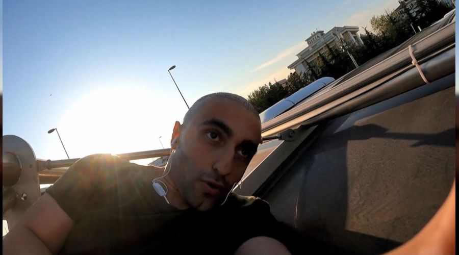 Çılgın youtuber metrobüsün üstünde