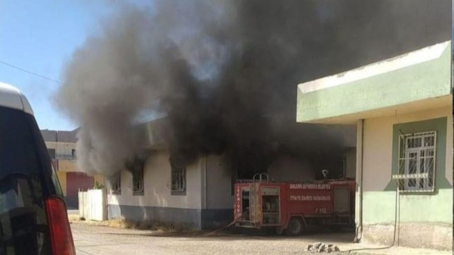 Cinayetten sorumlu tuttuklar� amcalar�n�n evini yakt�lar