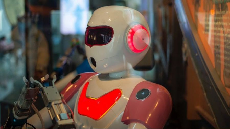 Çin'de yaşlanan nüfusa robotlar bakacak