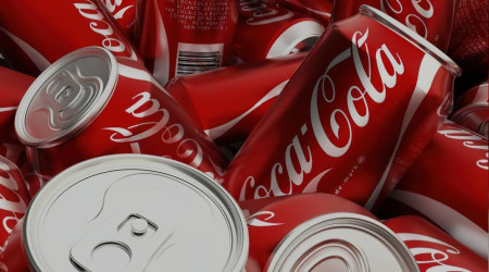 Coca Cola, zehirlenme vakaları nedeniyle bazı ürünlerini raftan çekiyor