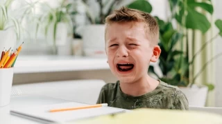 Çocuklar yalandan ağlayarak ne anlatmak ister?