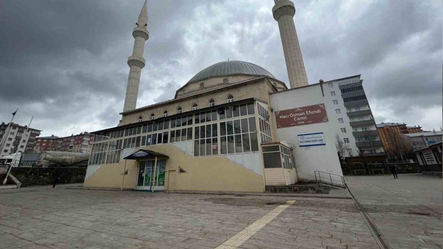 �ocuklar�n biber gazl� oyunu cami cemaatini namaz�ndan etti