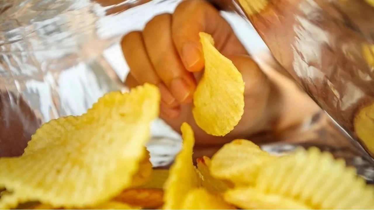 Çocukların vazgeçilmezi cipsler sağlıklı mı?