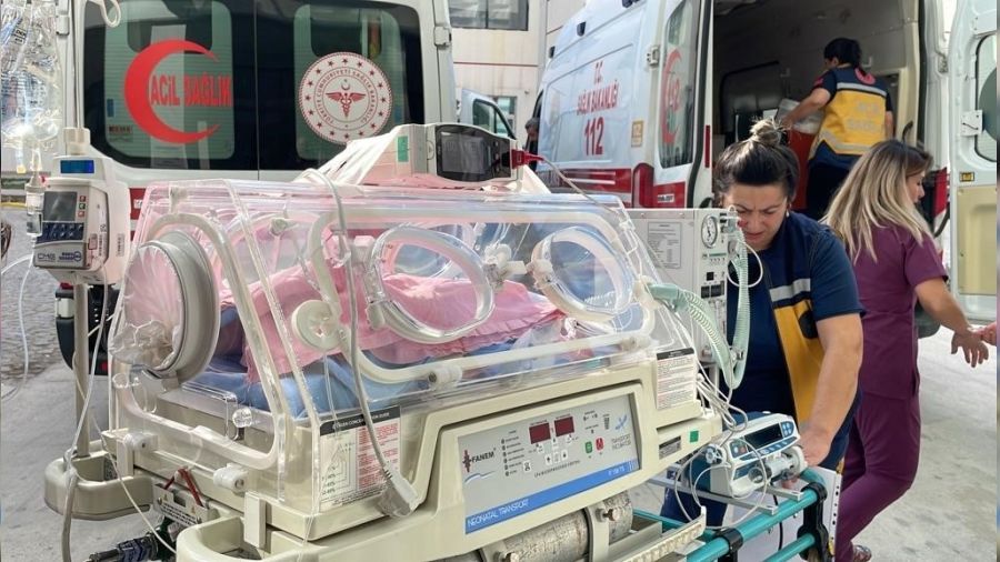 ��pe at�lan bebek, beslenmeye ba�land�