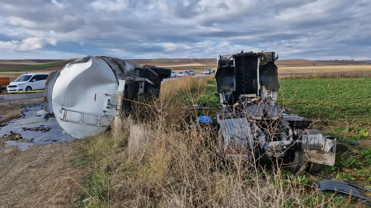 Çorum'da işçi minibüsü ile tanker çarpıştı: 1 ölü, 17 yaralı