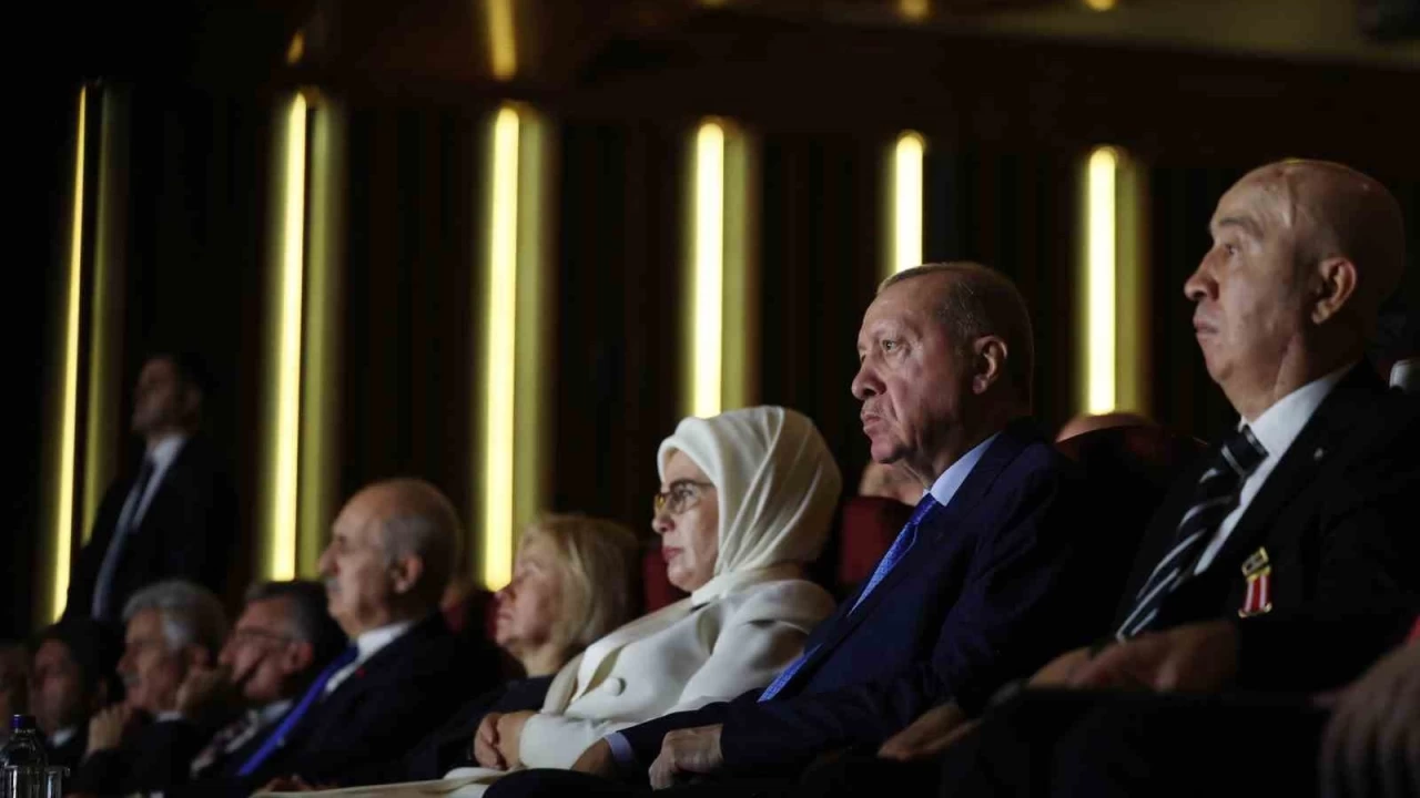 Cumhurbaşkanı Erdoğan, "En Uzun Gece" destanının ilk temsiline katıldı