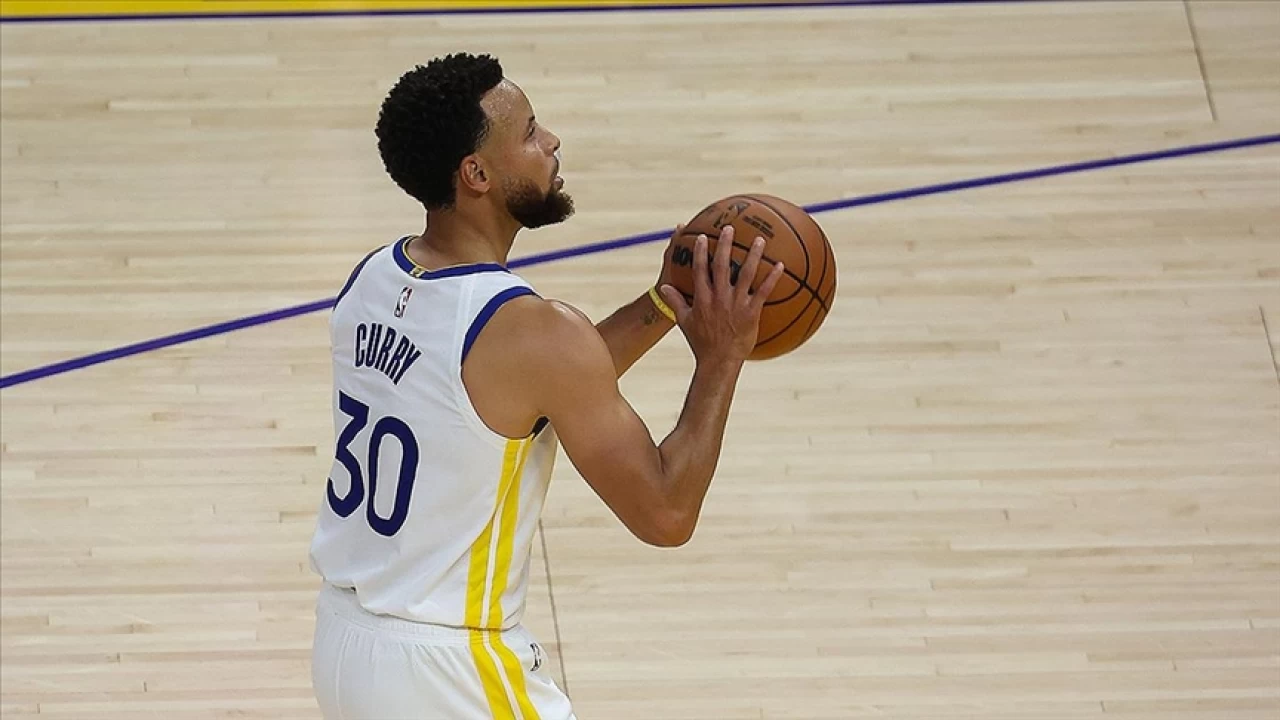 Curry'nin 60 say�s� Warriors'a yetmedi