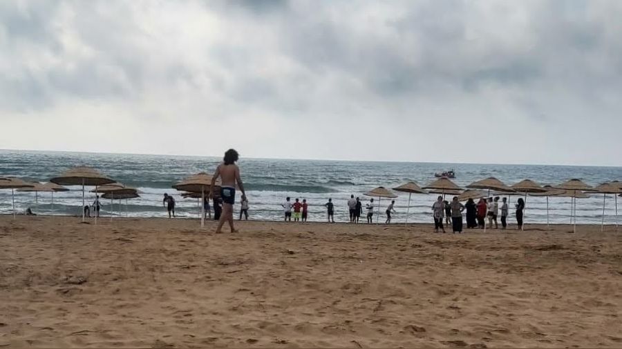 Dalgal� denize girdi hayat�n� kaybetti