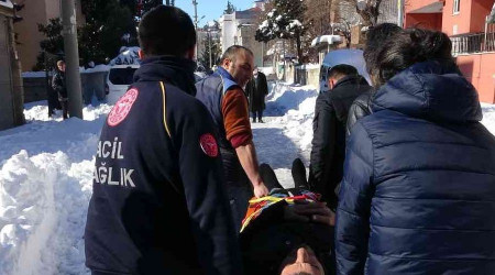 Damda kar temizlerken aşağıya düştü