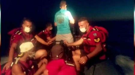 Deniz kıyısında mahsur kalan tatilciler kurtarıldı