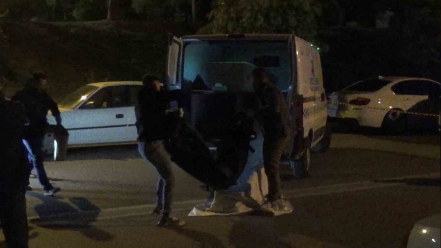 Denizli'de lüks otomobilin çarptığı 2 genç öldü