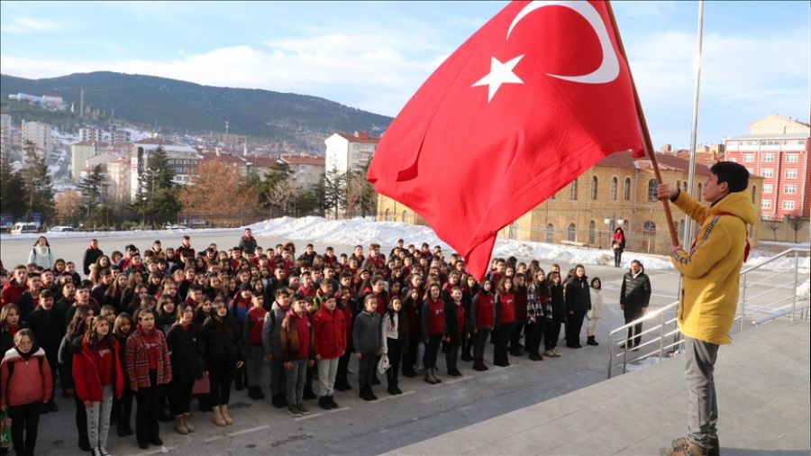 Deprem bölgesi hariç öğrenciler ders başı yaptı