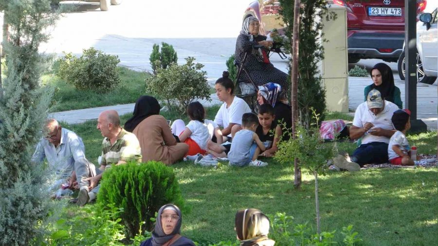 Deprem b�lgesi Malatya'da s�cak hava etkili oluyor