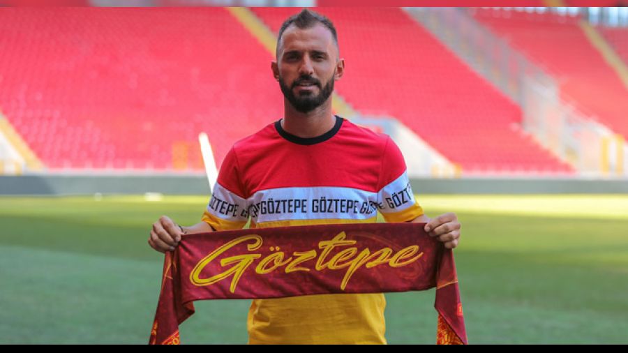 Depremden etkilenip futbolu b�rakt�