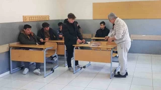 Depremden sağ kurtulan öğretmen, vefat eden öğrencilerini unutamıyor