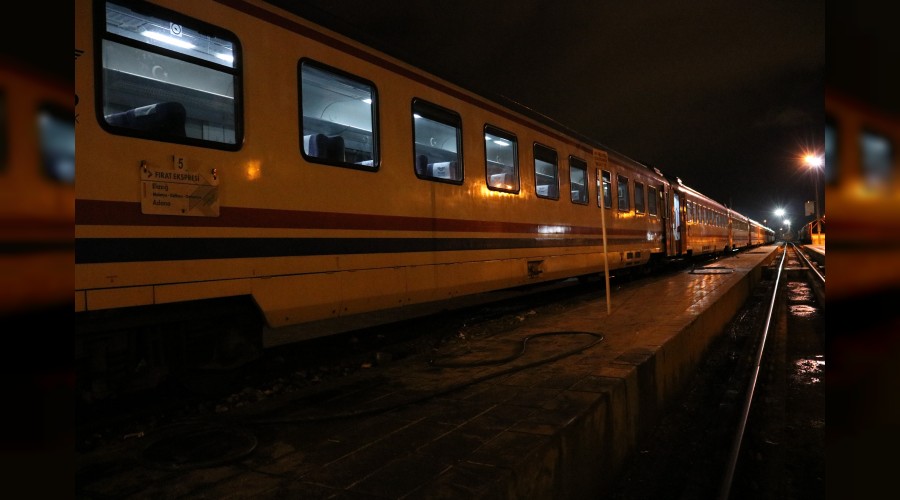 Depremzedeler vagonlara yerle�tirildi