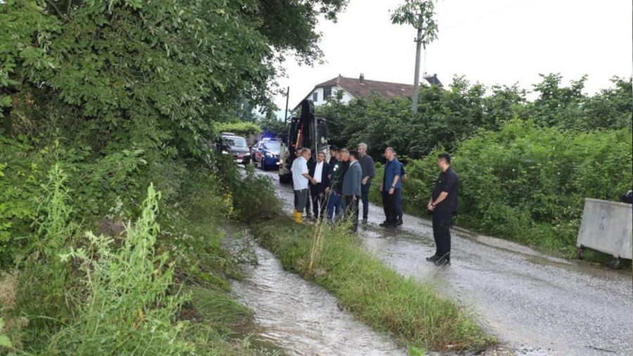 Dere yataklar�na yak�n evi olanlar tedbiren tahliye edilecek