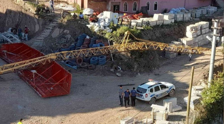 Devrilen inaat vincinin operatr hayatn kaybetti