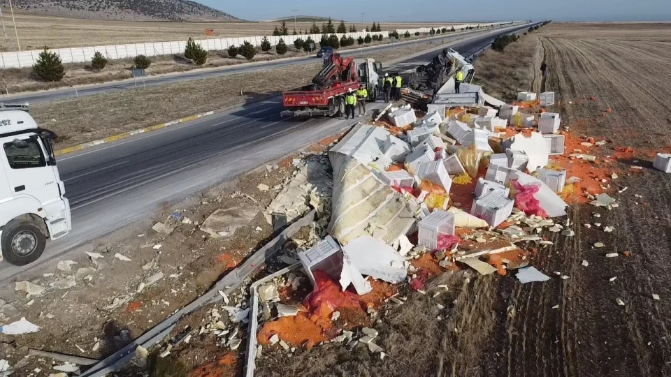 Devrilen t�rda 27 ton havu� ziyan oldu