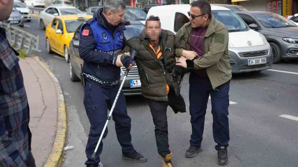 Dilencinin �zerinden ��kan para say say bitmedi