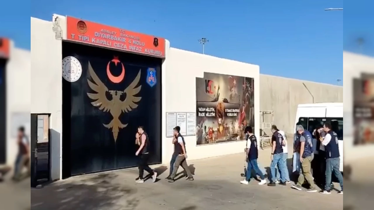 Diyarbakır merkezli 19 ilde 'çocuk müstehcenliği' operasyonu: 14 tutuklama
