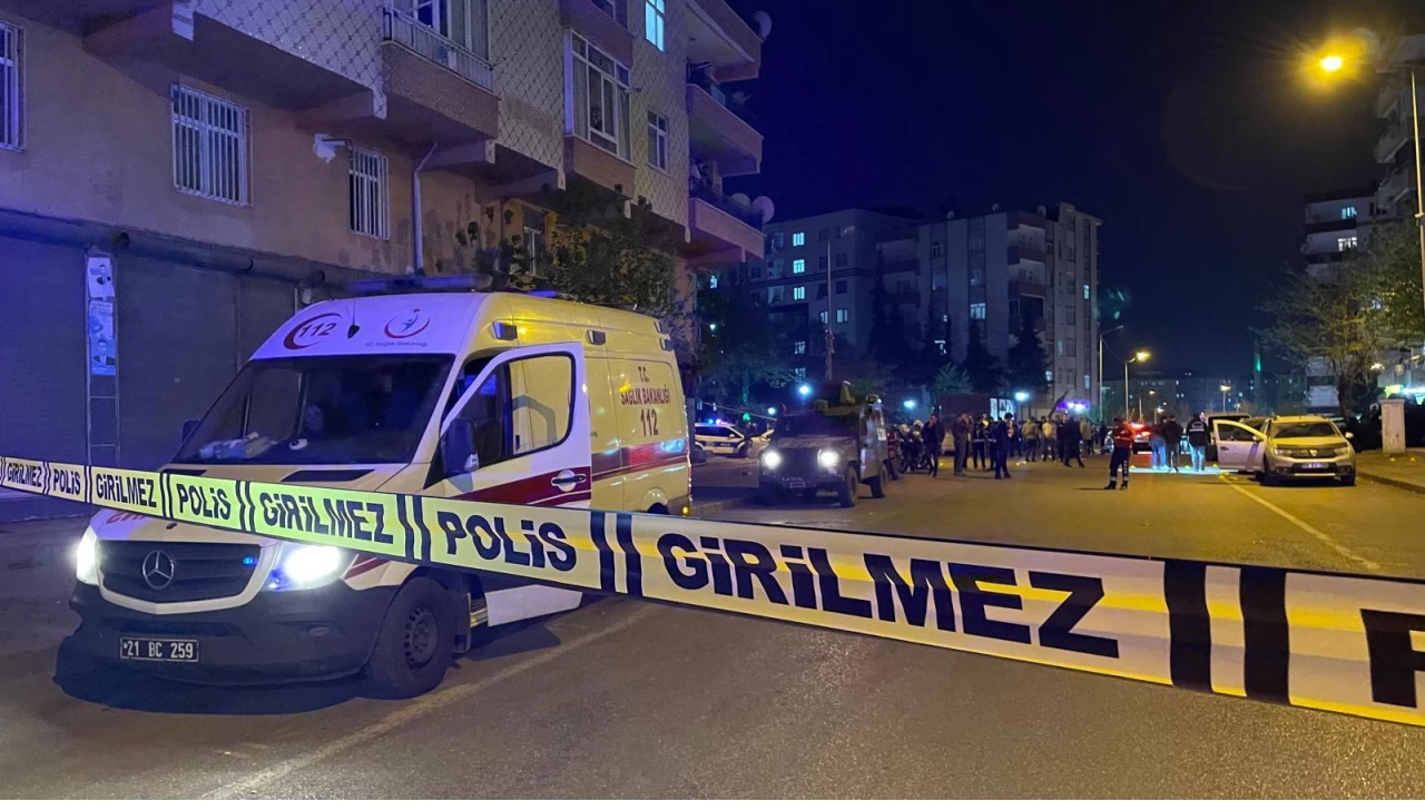 Diyarbakır’da silahlı kavgada 1’i polis 3 kişi yaralandı
