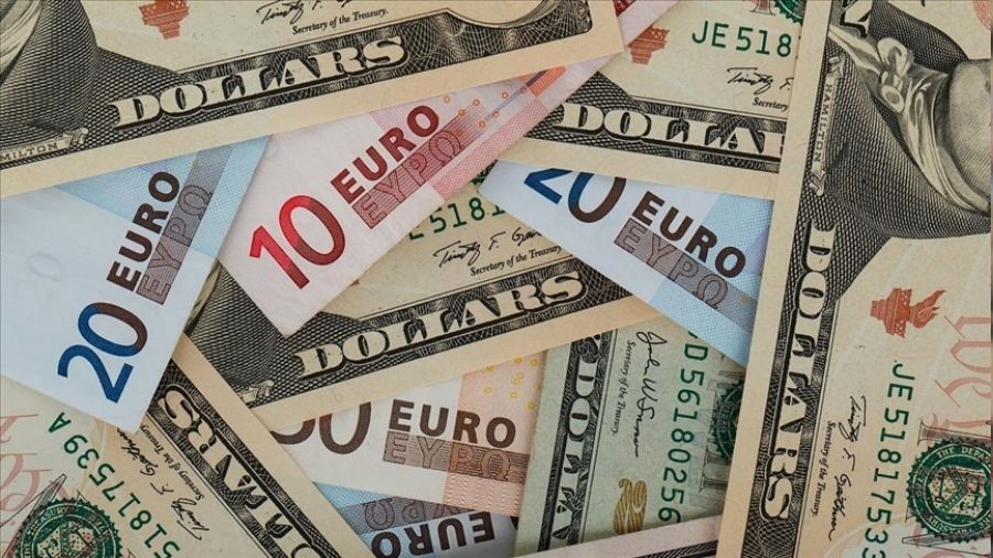 Dolar 27 TL�ye ko�uyor, euro 30 TL�yi ge�ti