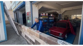 Dükkanın önüne duvar ördü, isyan ettirdi