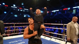 Dünyaca ünlü kick boks sporcuları ringe çıktı
