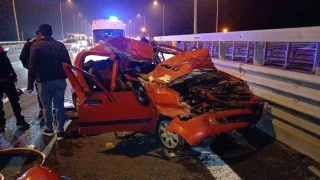 Düzce'de tırın çarptığı otomobil hurdaya döndü: 4 yaralı