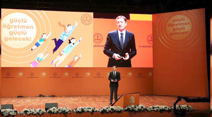 Eğitimde öğretmen öne çıkıyor