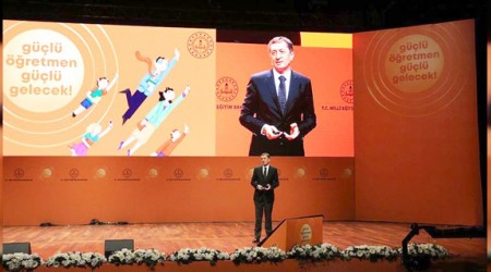 Eğitimde öğretmen öne çıkıyor