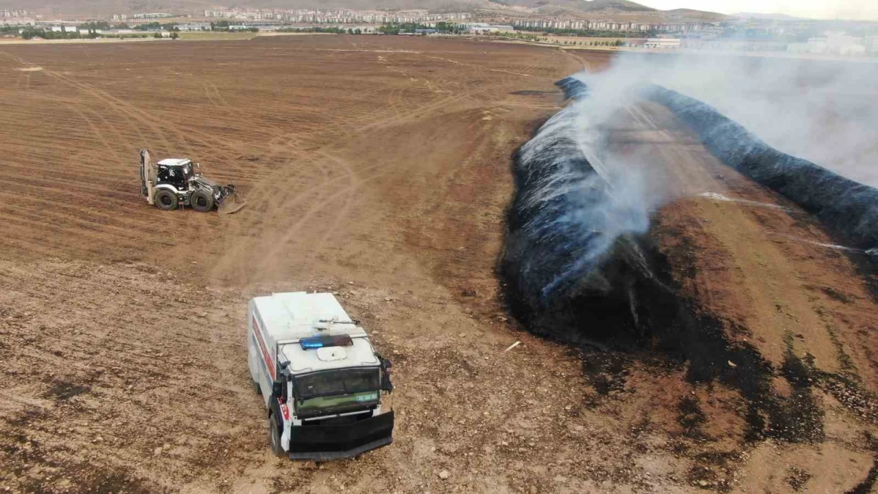 Elaz��'da ��kan yang�nda 400 ton saman k�l oldu