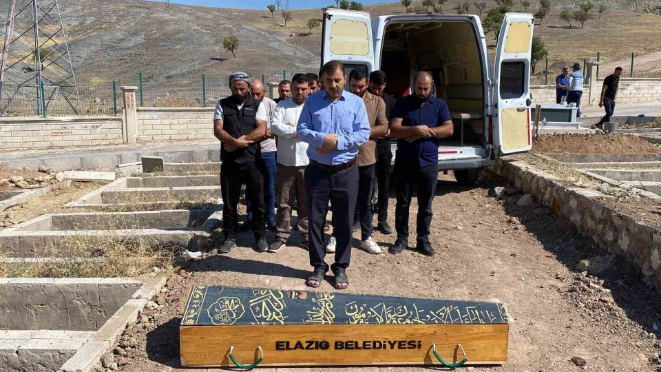 Elaz��'da y�ld�r�m�n isabet etti�i �ocuk hayat�n� kaybetti