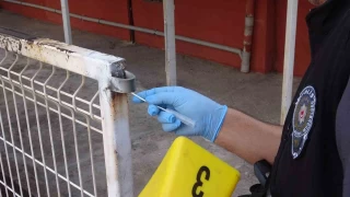 Eline aldığı bıçakla yoldan geçenlere dehşeti yaşattı