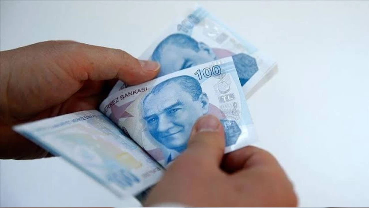 Emeklilere 3 bin TL ikramiyeyi de i�eren teklif Adalet Komisyonu'nda kabul edildi