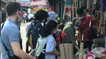 Eminönü'nde okul alışverişi heyecanı