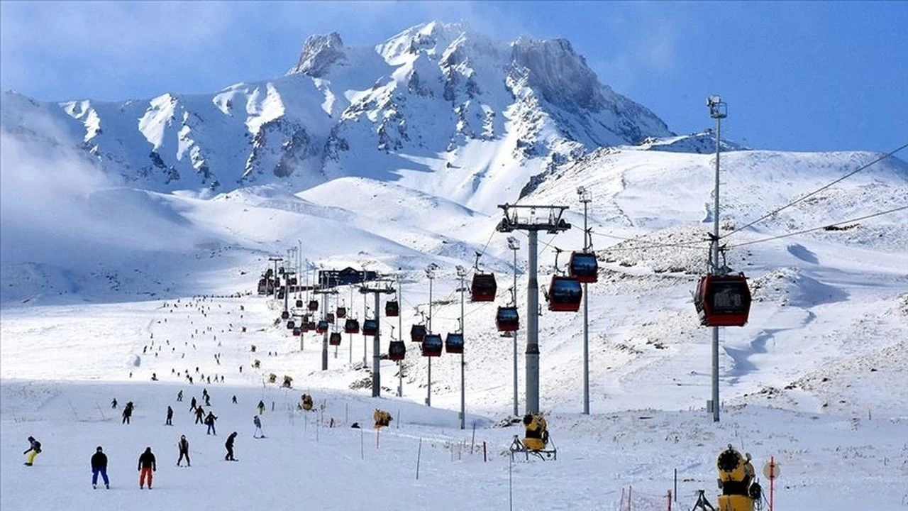 En fazla kar kalınlığı 80 santimetreyle Erciyes'te ölçüldü