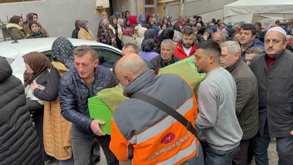 Eni�tesi taraf�ndan �ld�r�len kad�n i�in ailesi g�zya�� d�kt�