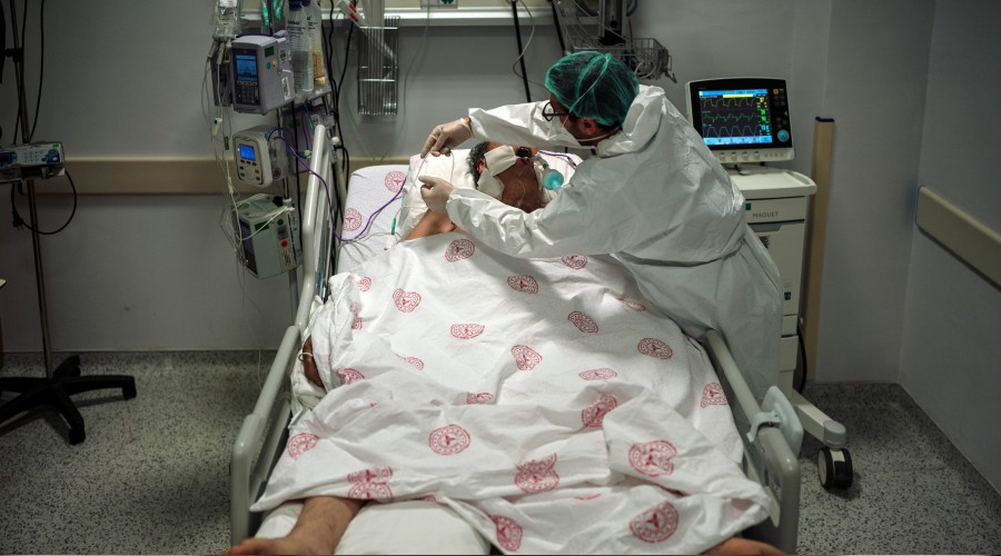 Ent�be hastalar�n yar�s� vefat ediyor