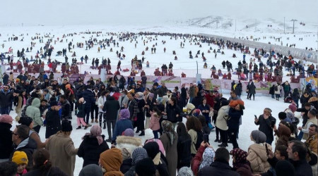 Erciyes'te binlerce turist pistleri doldurdu