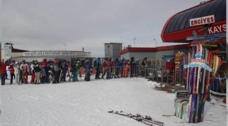 Erciyes'te turist yoğunluğu