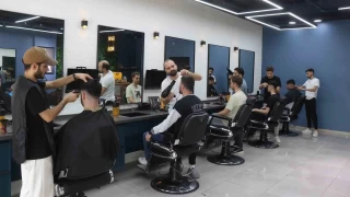 Erken saatlerde açılan dükkanlar sahurda kapanıyor